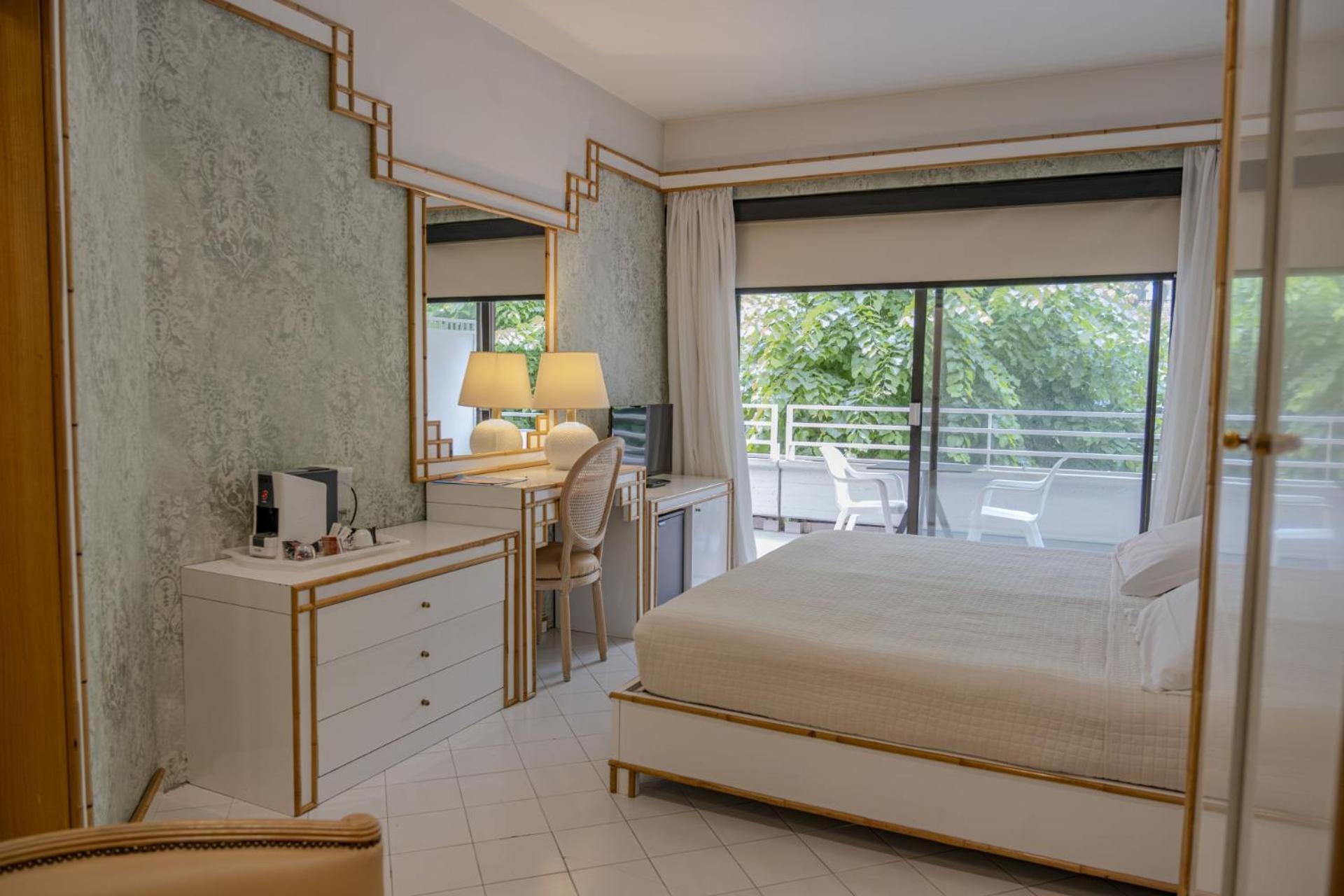Hotel President - Vintage Hotel In Centro 리치오네 외부 사진