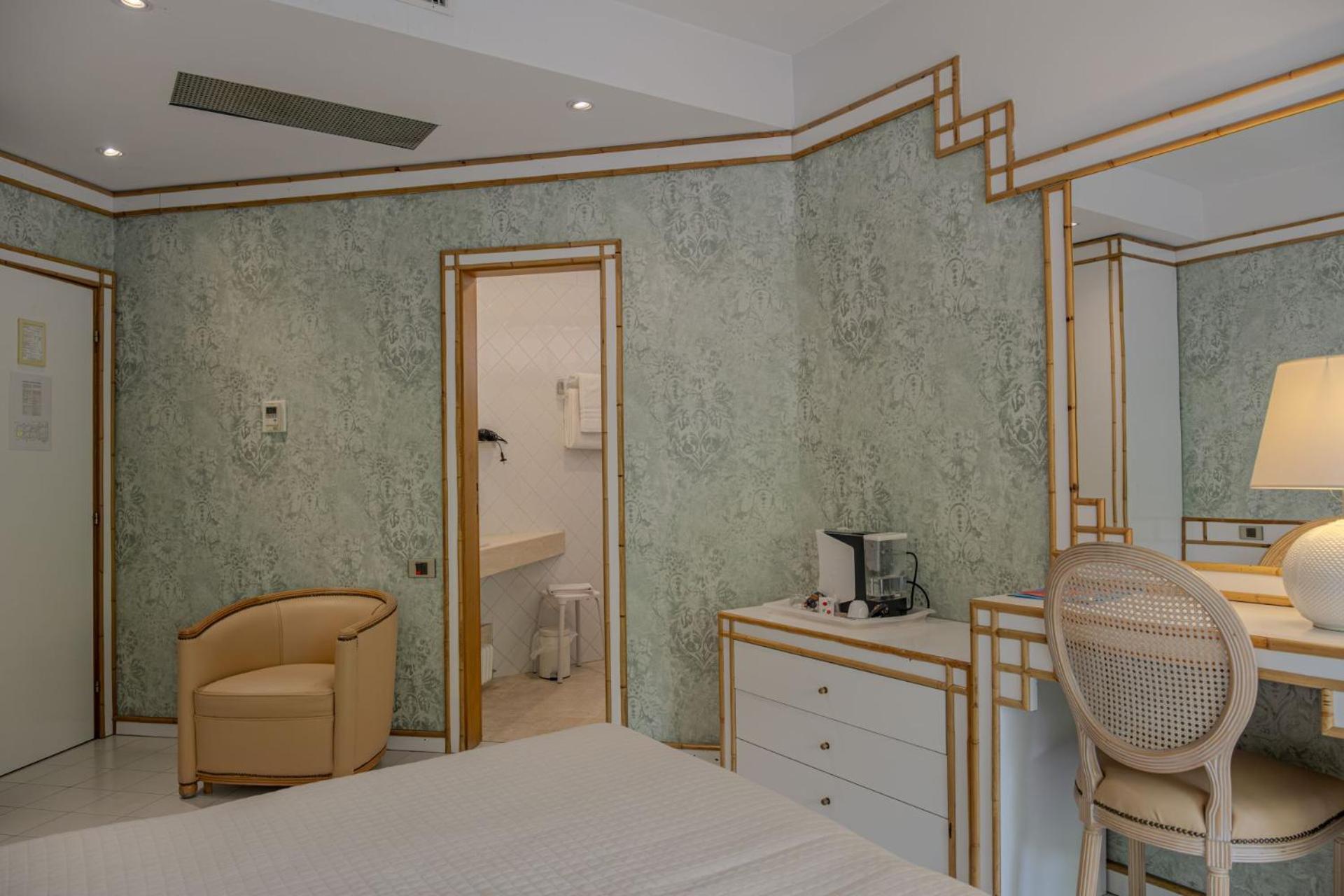 Hotel President - Vintage Hotel In Centro 리치오네 외부 사진