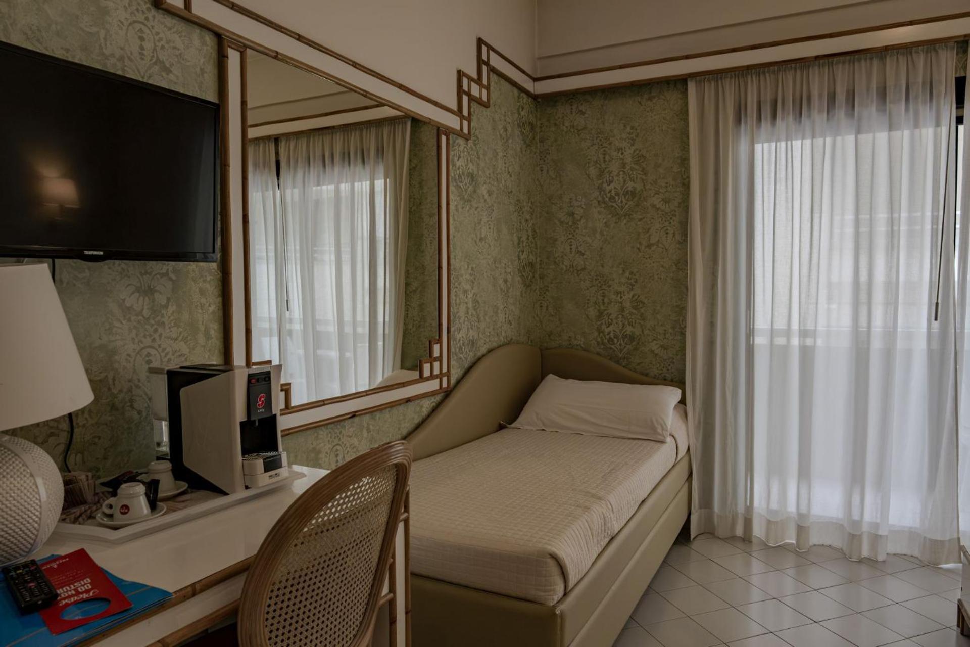 Hotel President - Vintage Hotel In Centro 리치오네 외부 사진