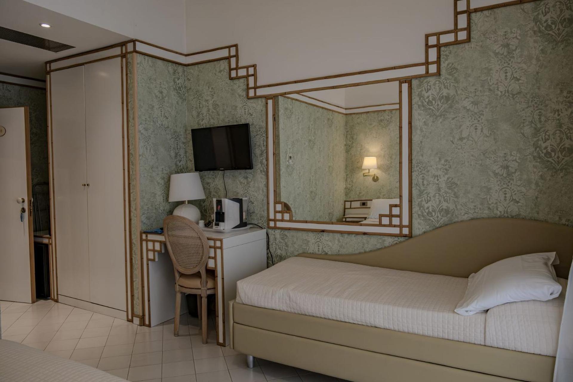 Hotel President - Vintage Hotel In Centro 리치오네 외부 사진