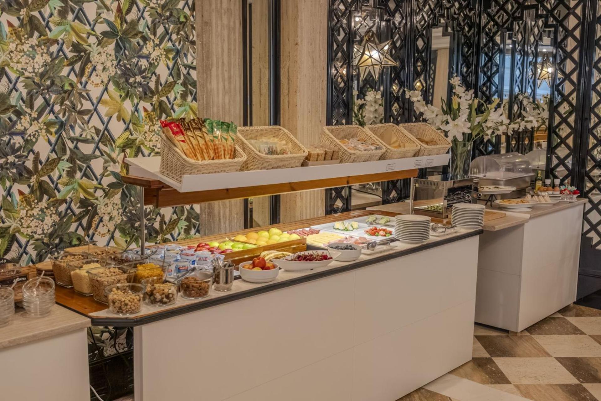 Hotel President - Vintage Hotel In Centro 리치오네 외부 사진