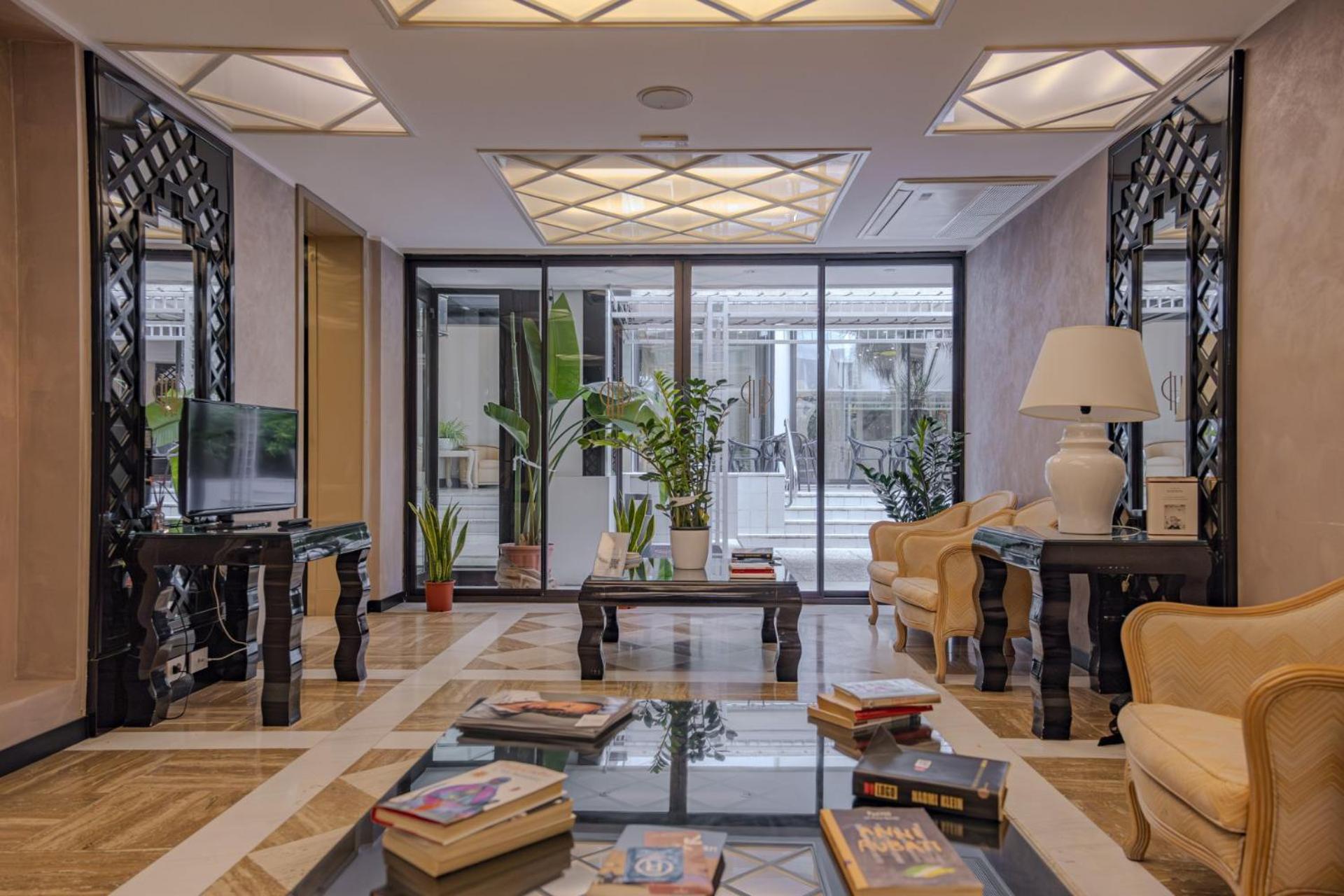 Hotel President - Vintage Hotel In Centro 리치오네 외부 사진