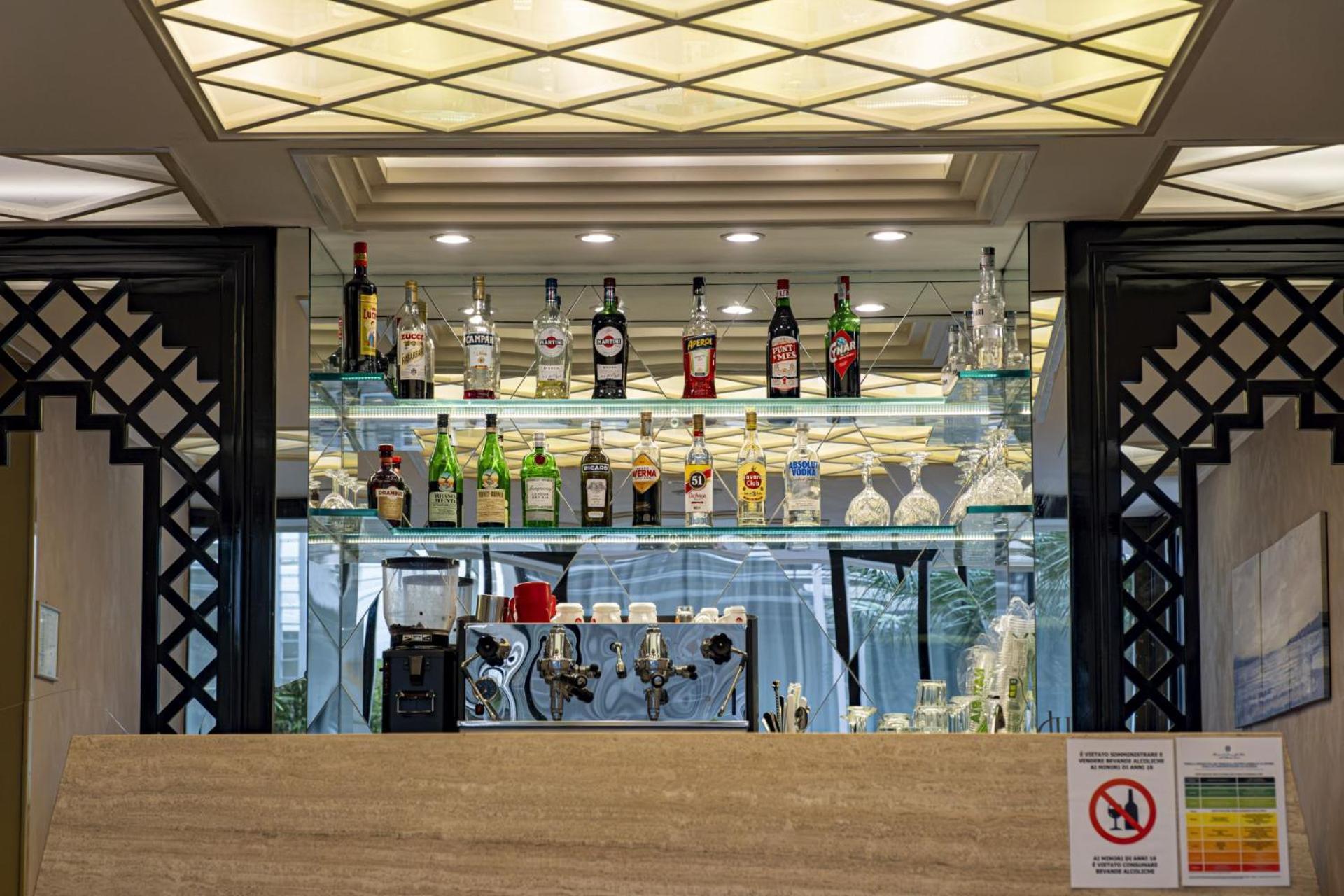 Hotel President - Vintage Hotel In Centro 리치오네 외부 사진
