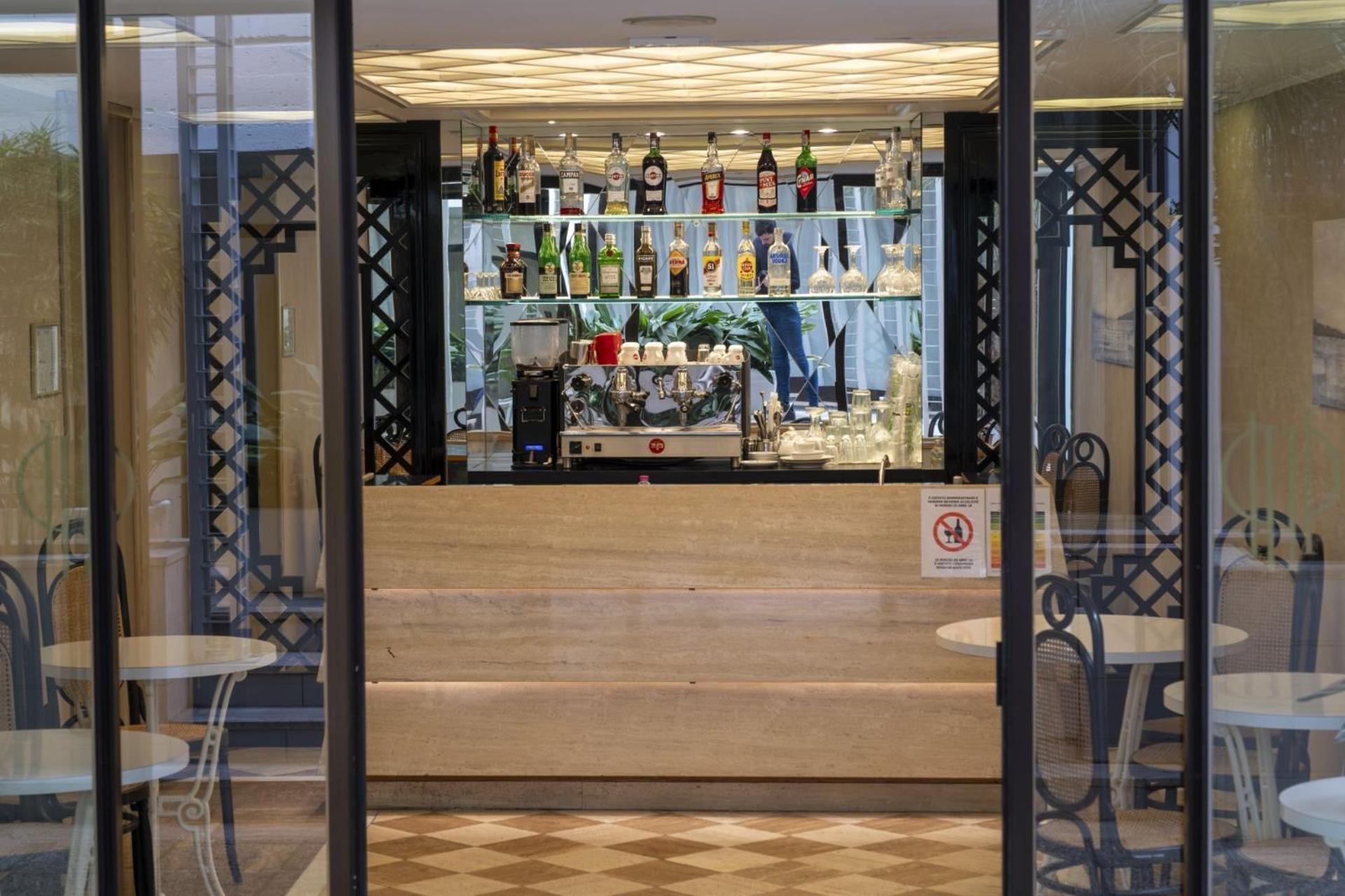 Hotel President - Vintage Hotel In Centro 리치오네 외부 사진