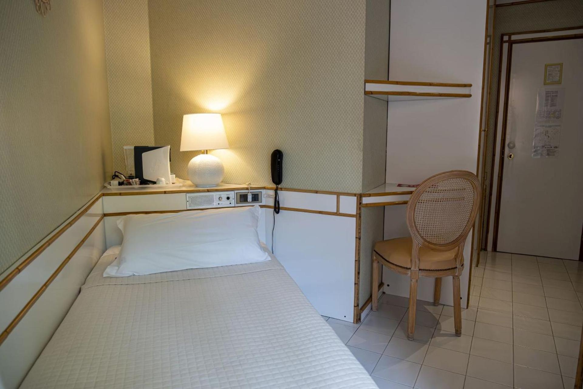 Hotel President - Vintage Hotel In Centro 리치오네 객실 사진