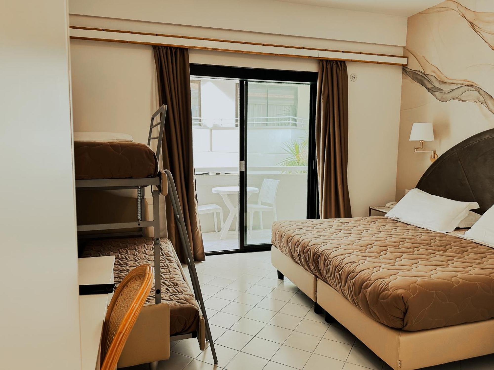 Hotel President - Vintage Hotel In Centro 리치오네 외부 사진