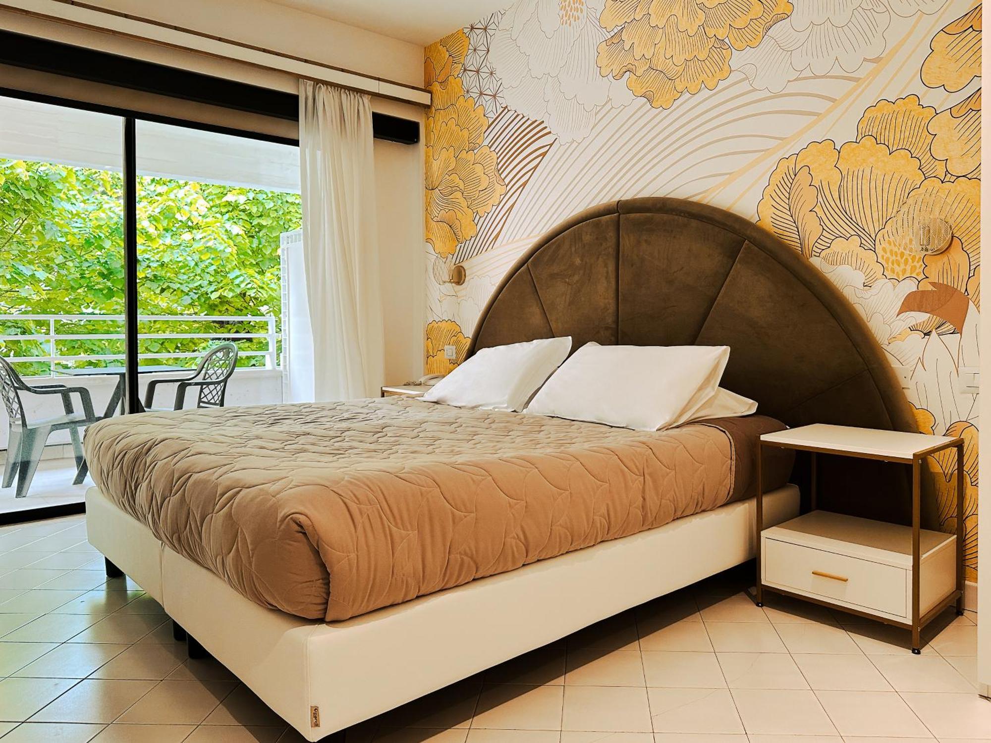 Hotel President - Vintage Hotel In Centro 리치오네 외부 사진