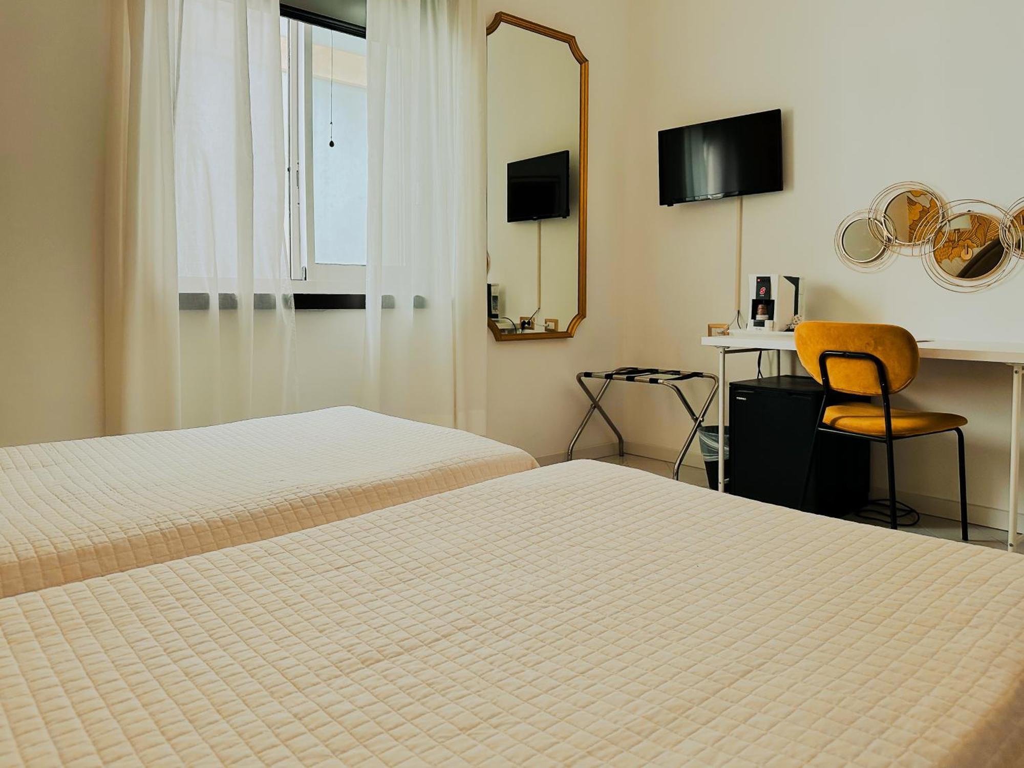 Hotel President - Vintage Hotel In Centro 리치오네 객실 사진