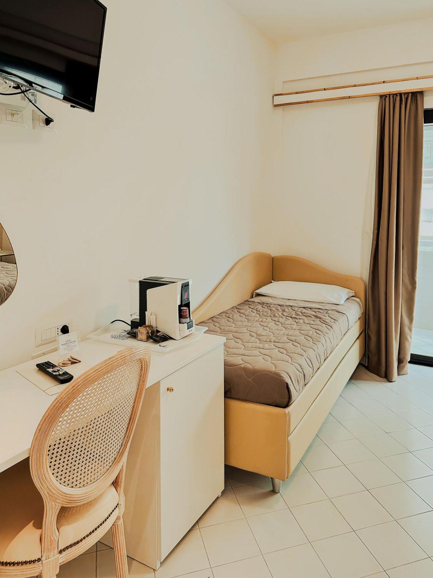 Hotel President - Vintage Hotel In Centro 리치오네 외부 사진