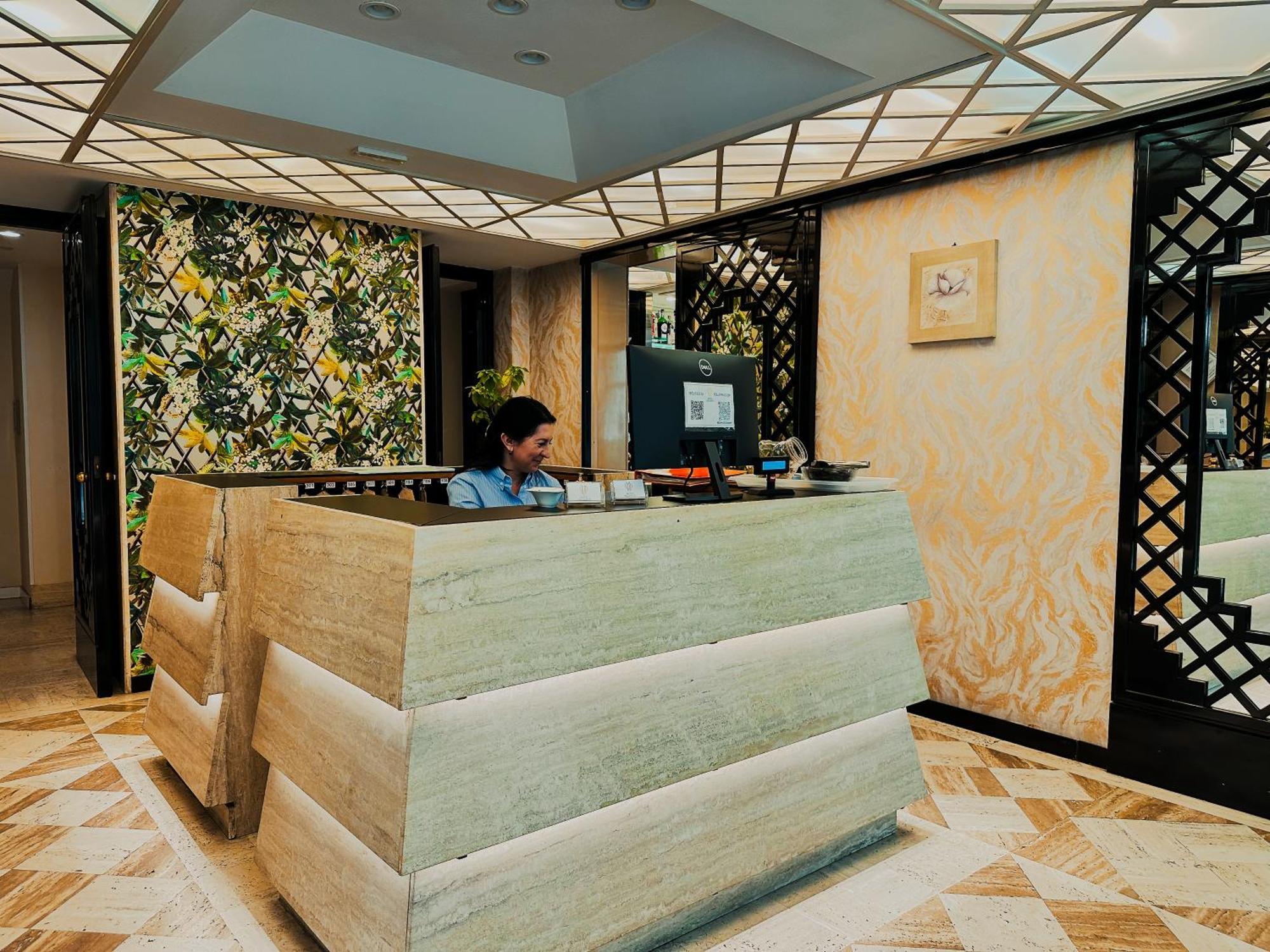 Hotel President - Vintage Hotel In Centro 리치오네 외부 사진