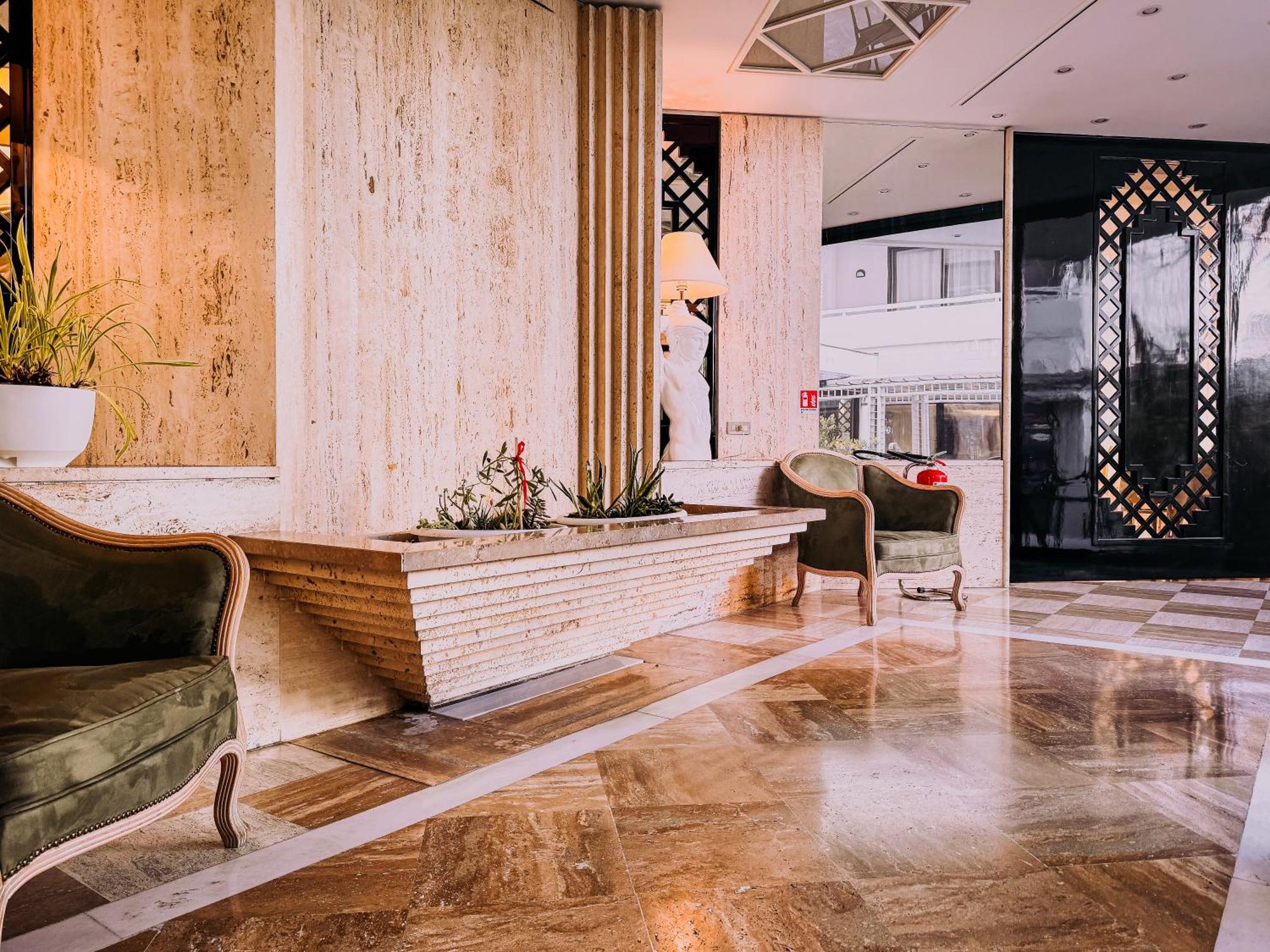 Hotel President - Vintage Hotel In Centro 리치오네 외부 사진
