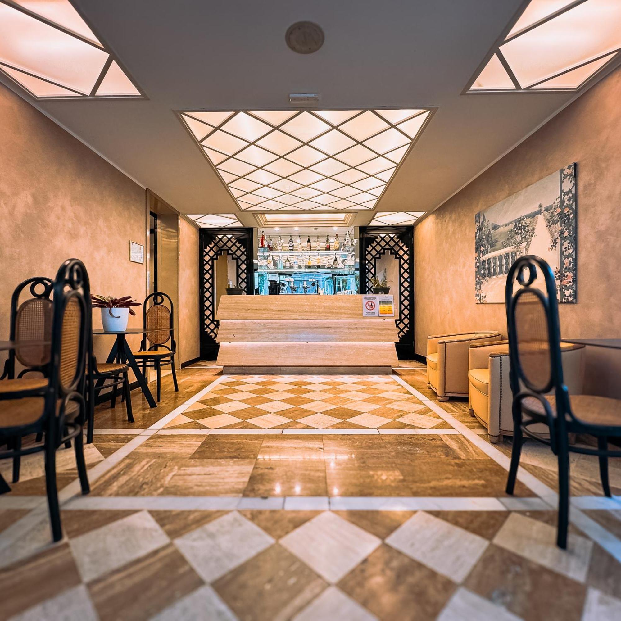 Hotel President - Vintage Hotel In Centro 리치오네 외부 사진
